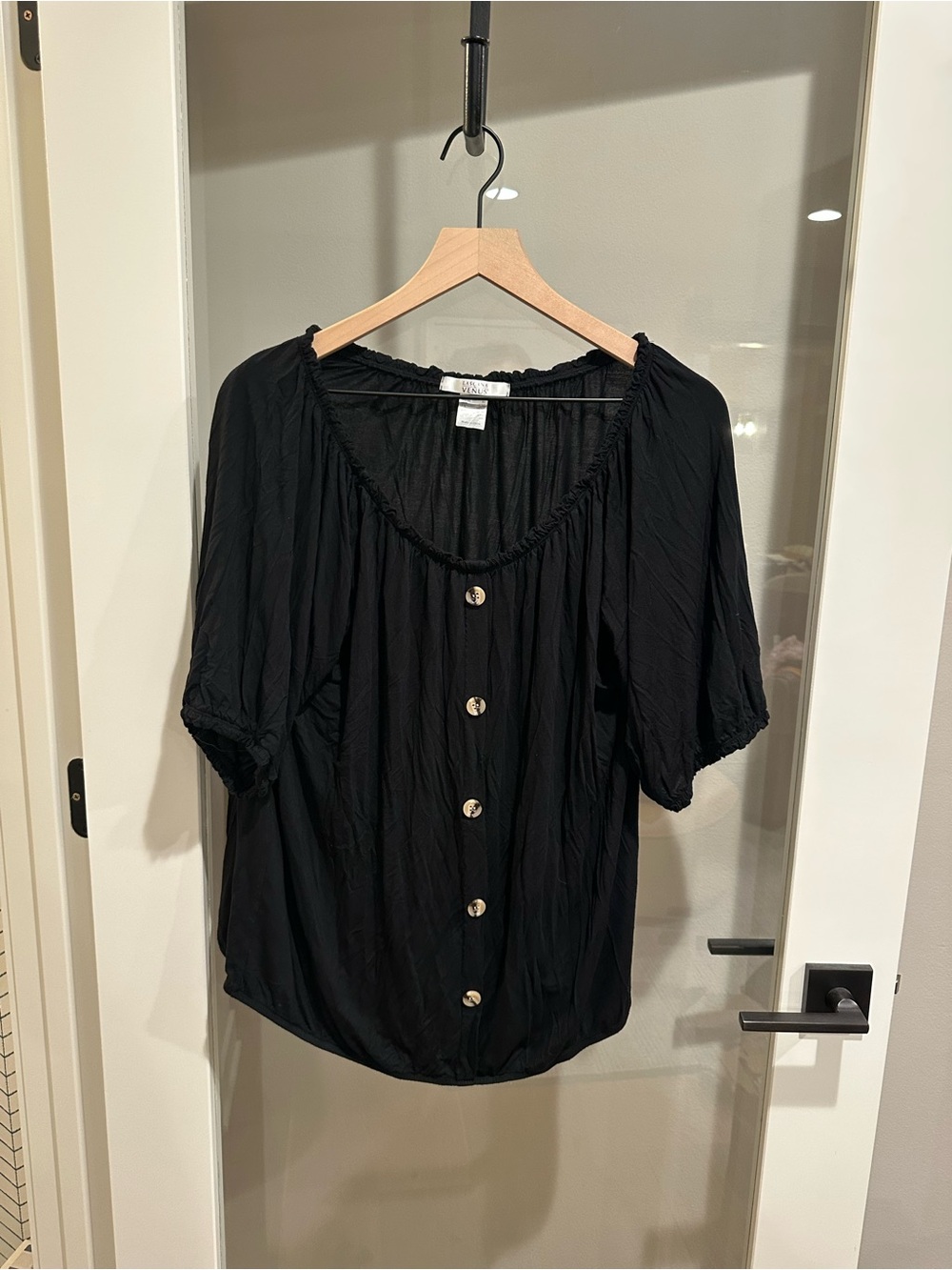 VENUS Black Button-Front Short Sleeve Blouse